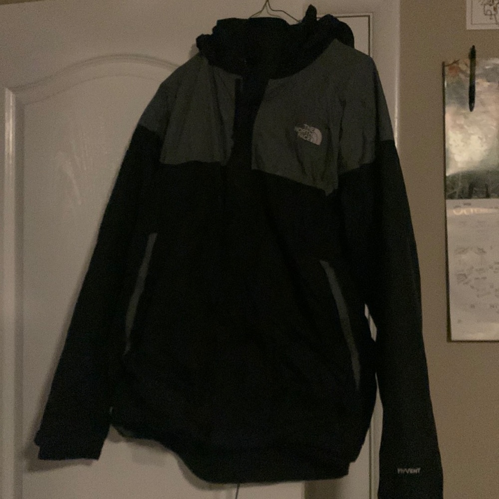 The north face mens jacket with zip up fleece inside